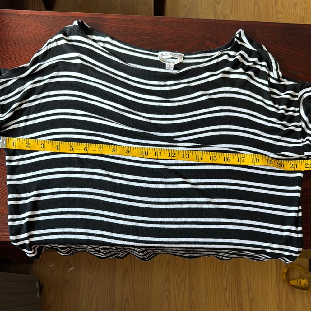 Black and White Striped Crop T-Shirt Relaxed Fit